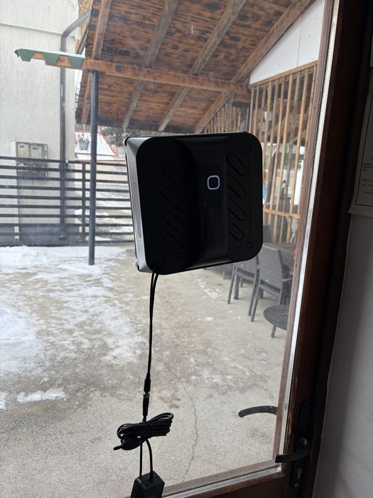 Robot spalat geamuri