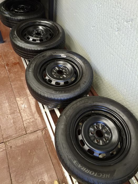 Продам резину на дисках.