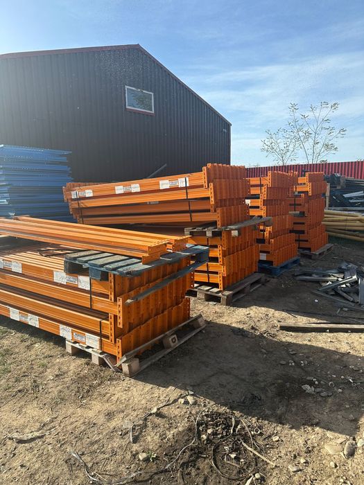 Vand rafturi de depozitare paleti si incarcarea manuala