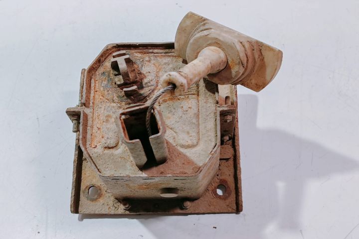 Macara roata rezerva Volkswagen VW Sharan prima generatie