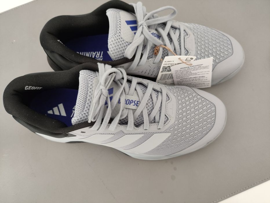 Кроссовки Adidas новые