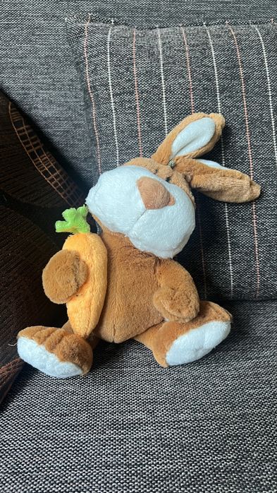 Плюшено зайче с морков