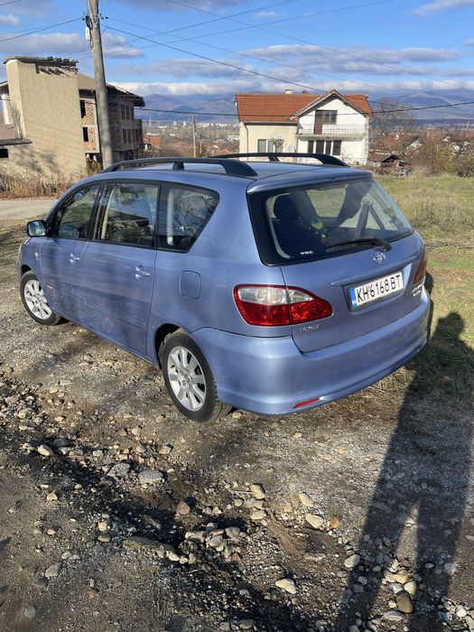 Лека кола Тойота Авенсис версо