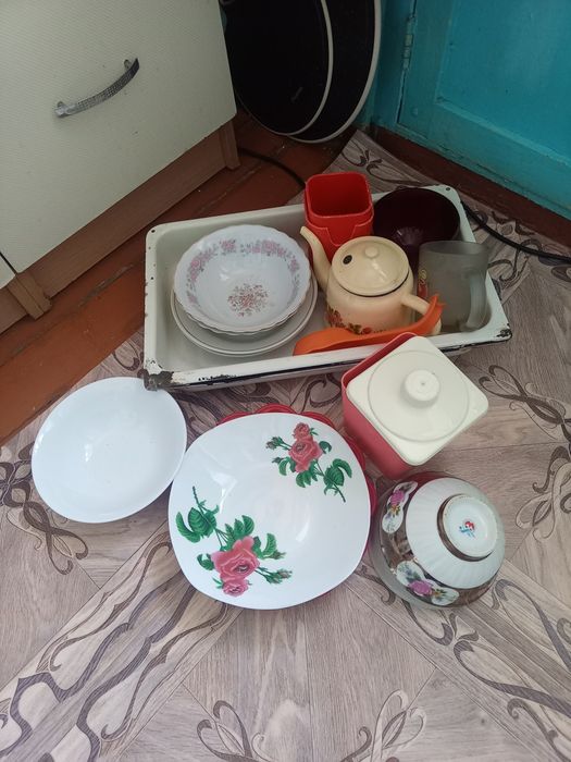 Продам недорого посуду