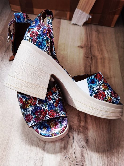 Sandale din piele naturala cu toc gros