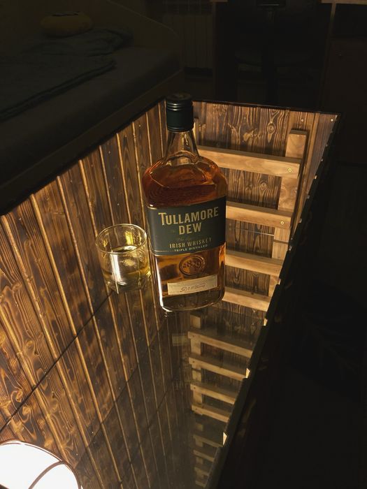 Ръчна изработка на холни маси с ефект "Безкрайно дъно"