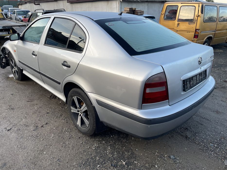 Шкода Октавия 2.0i 115кс 2000г На Части