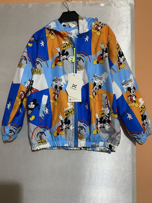 Продам ветровкк 130 размер смотрите все фото