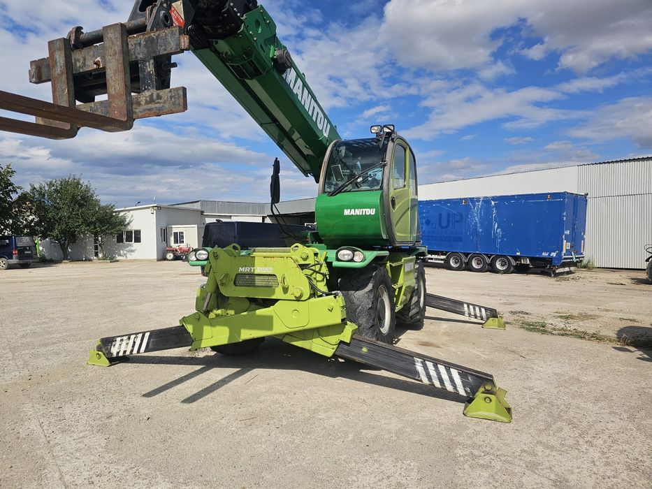 Închiriez încărcător telescopic rotativ