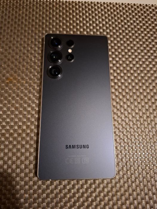 Samsung s25 ultra 256 gb.