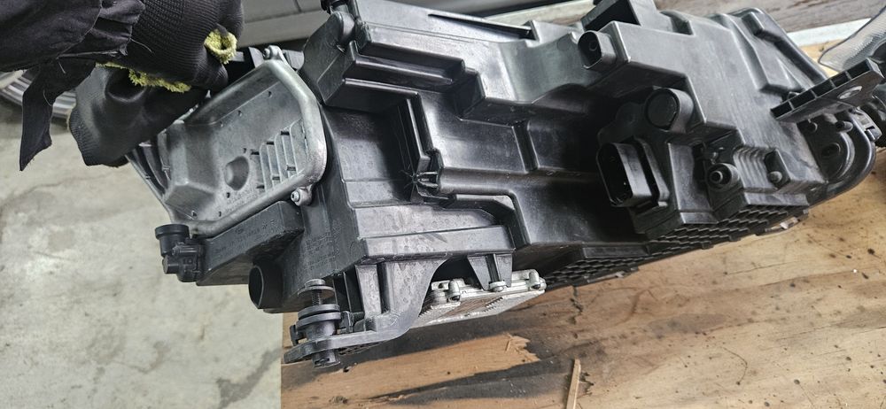 Фарове за Vw caddy след 2020г bi led