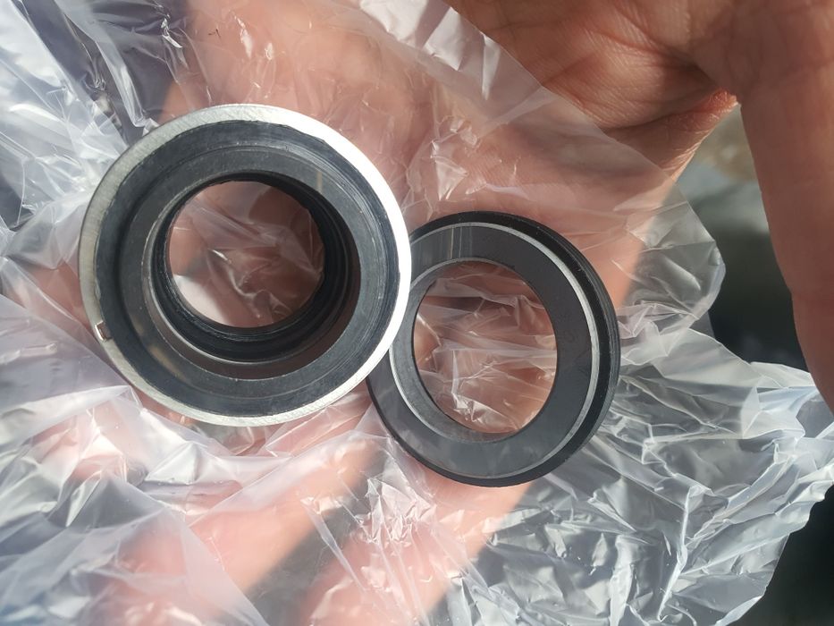 Торцевые уплотнители и сальники для насосов