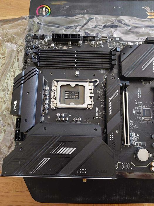 Intel Core i7 13700KF + MSI B760 Tomahawk Wi-Fi DDR5