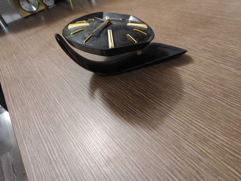 Стенен часовник Прим