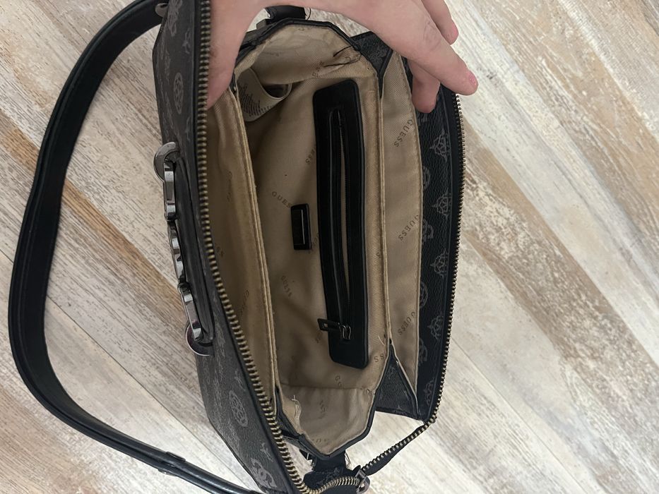 Guess чанта оригинал