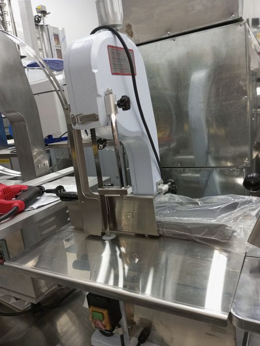 Suyak arra 100 foiz suyakni tekis kesib beruvchi uskuna