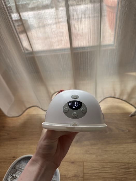 Momcozy M5 hands-free