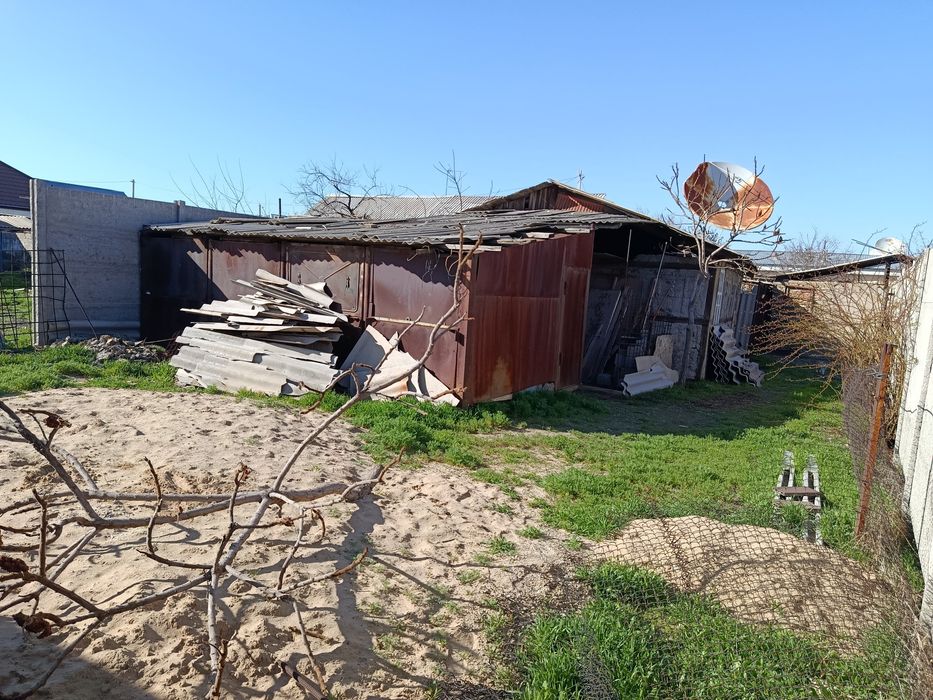 Продаётся участок, с отдельным въездом.