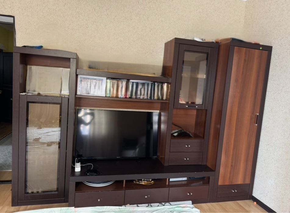 Сервант продается