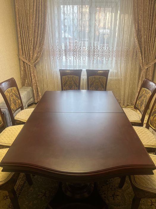 Продается бордовый стол Чистое дерево