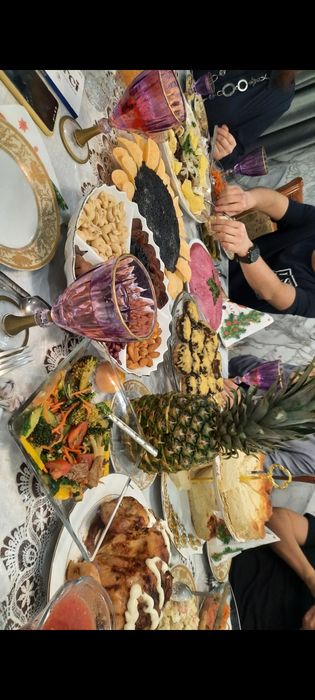 Стол гостевой,  красивый широкий