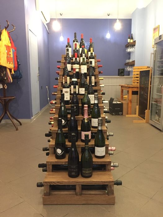 Cascading стелаж за вино.