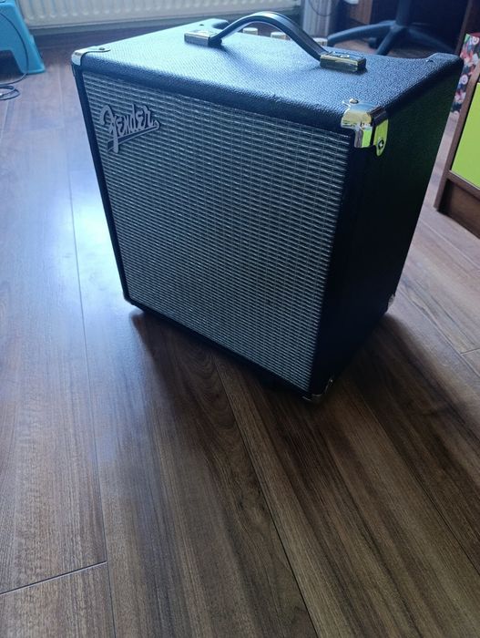 Fender Rumble 25 V3 кубе – Бас комбо / Усилвател – Отлично състояние