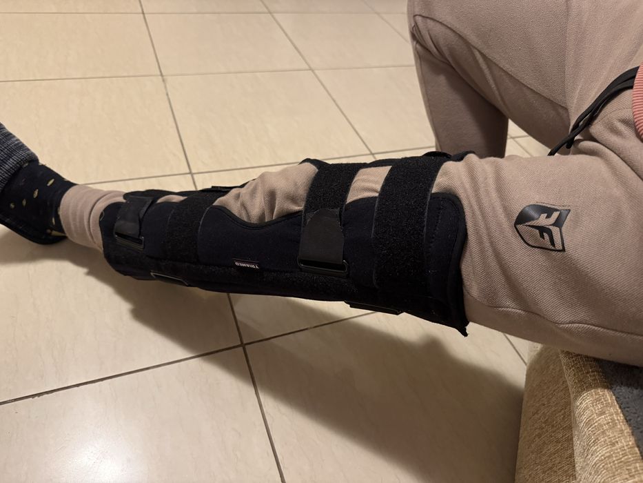 Orezǎ fixǎ pentru genunchi