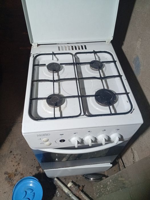 Продам газовую плиту