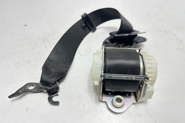 Centura siguranta fata dreapta 330598493 BMW Seria 1 E87