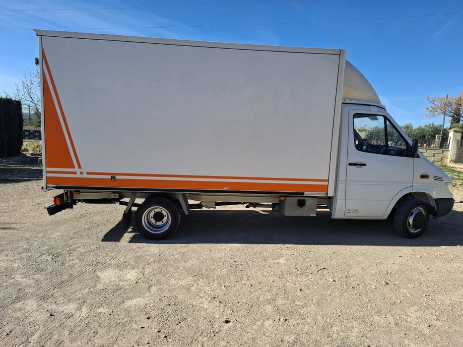 Фургон от  Мерцедес спринтер.