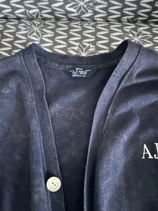 Cardigan armani .Este purtat doar o data