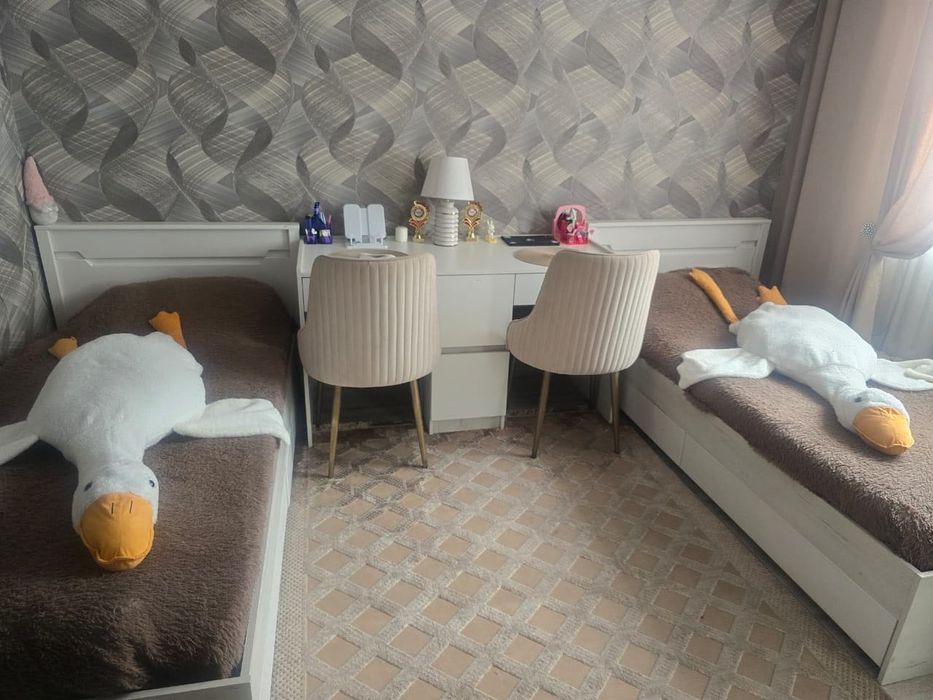 Детские кровати и столик