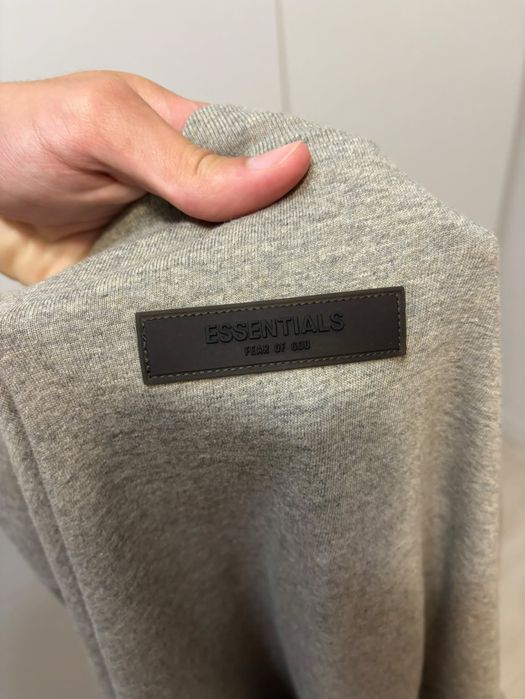 Tricou Essentials gri