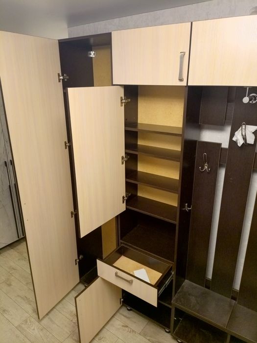Продам прихожую.