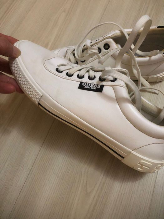 Кецове бели -Guess