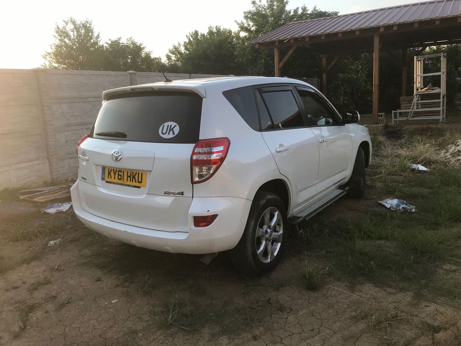 Toyota RAV4 2011 , 2.0 бензин автомат