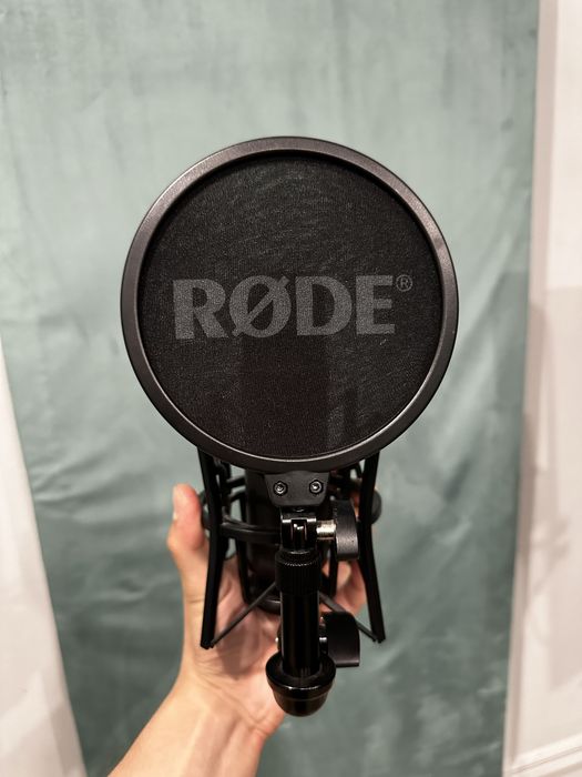 Продаю Rode NT 1 проффесиональный студийный микрофон