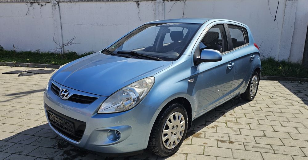 Hyundai i20  1.2 Benzina An 2010  Rate sau Cash