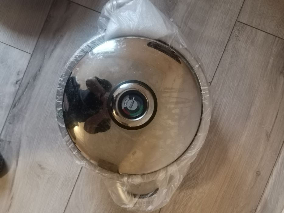 Комплкт тенджери с котлон за тях