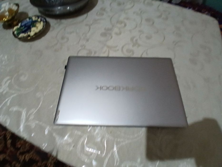 Bikon nomi xotirasi 256gb ,10 kun ishlatilgan.