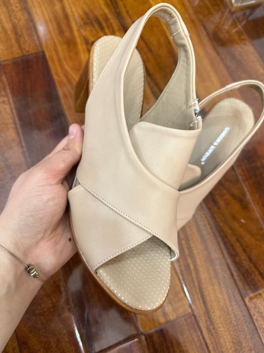 Arginal turkiya  ayollar  basanojkasi  xaqiqiy teridan yengil oyoq kiy