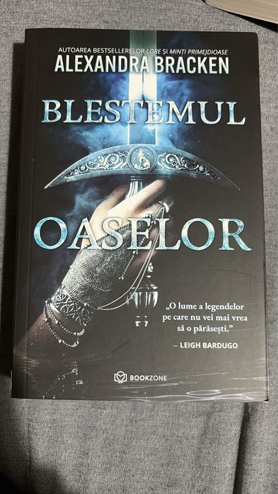 Vand carti in stare foarte buna