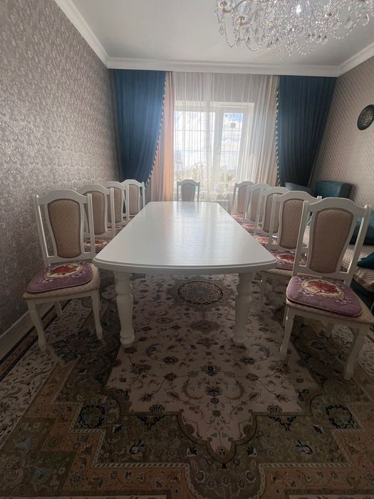 Стол со стульями