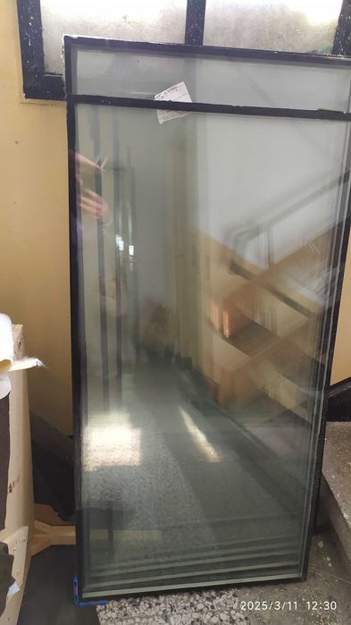 Продавам обикновен стъклопакет за прозорци 2 броя