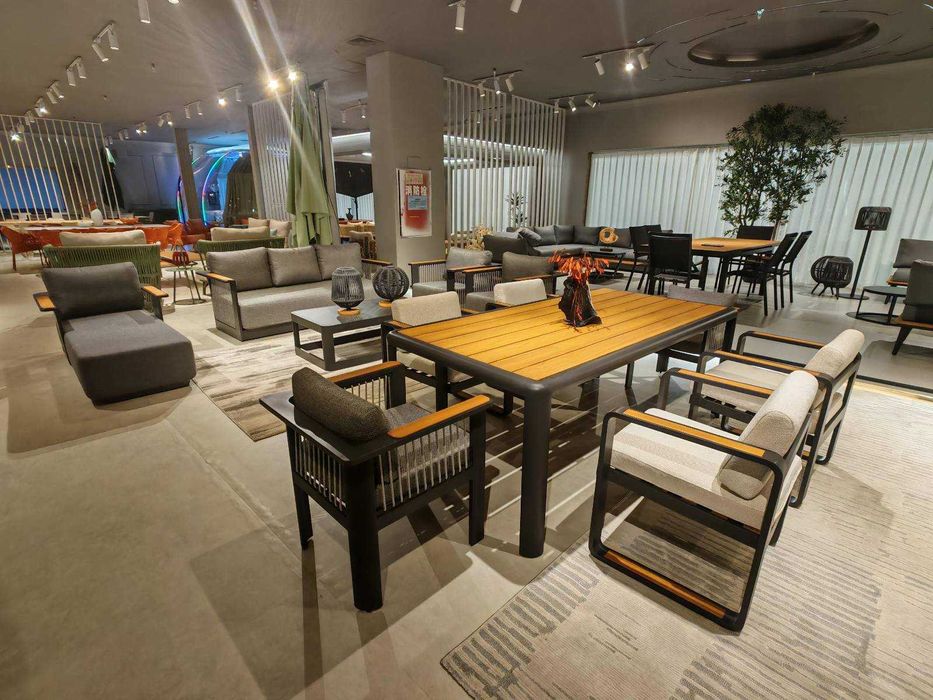 Луксозен трапезен сет SPAVALDO TAVOLA - естествен тик и алуминий