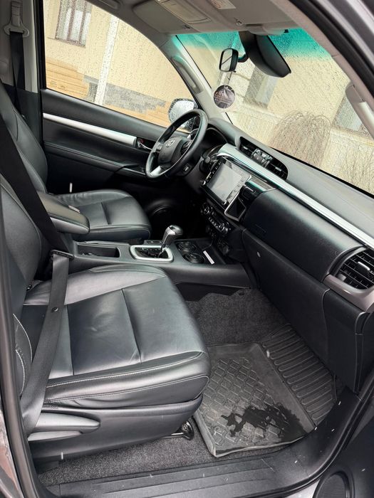 Toyota Hilux Exclusive 2.8 D-4D, Automată, 2022