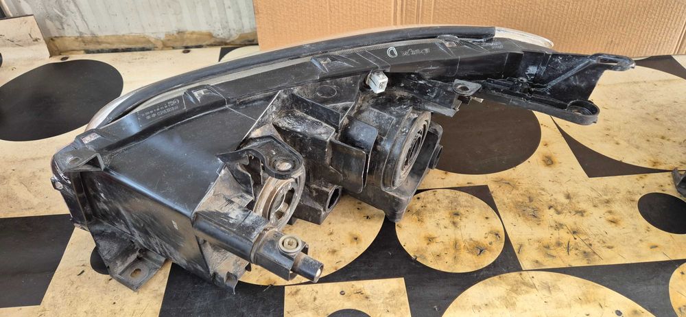 Оригинални фарове за Toyota RAV4