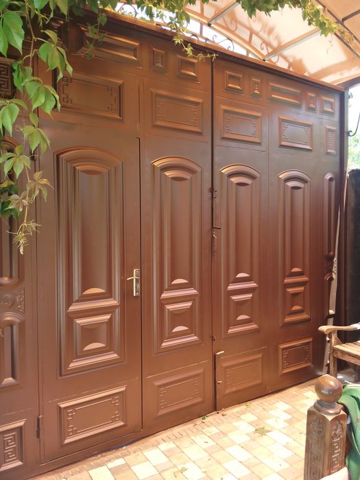 Дарвоза ва решотка сепамиз.