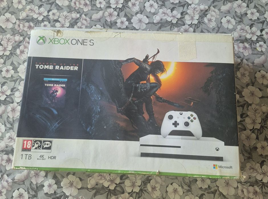 Xbox one s 1TB с 5 игри